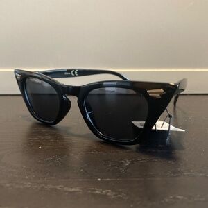 Cat Eye Retro Style Sunglasses  (Shinny Black)